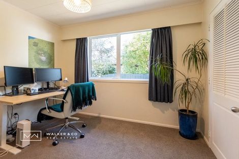 Photo of property in 40 Larchmont Grove, Totara Park, Upper Hutt, 5018
