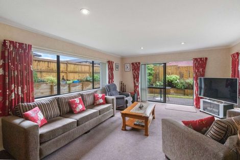 Photo of property in 9 Heaphy Place, Pukehangi, Rotorua, 3015