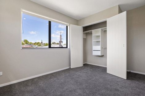 Photo of property in 47a Gossamer Drive, Pakuranga Heights, Auckland, 2010