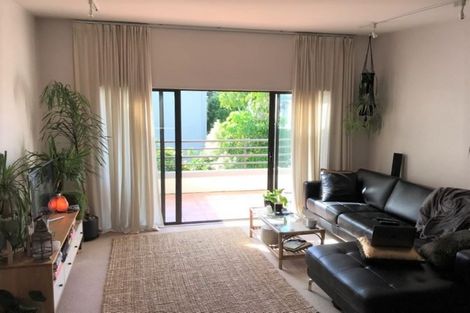 Photo of property in 8g Arotau Place, Grafton, Auckland, 1023