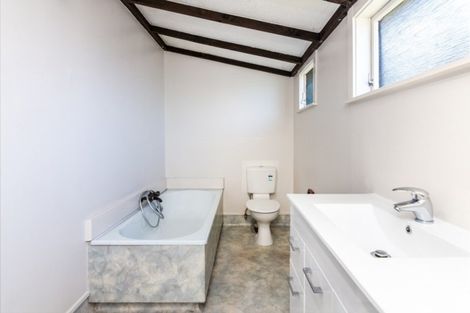 Photo of property in 14 Ingle Avenue, Waipahihi, Taupo, 3330