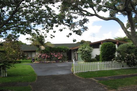 Photo of property in 4 Corolu Place, Conifer Grove, Takanini, 2112