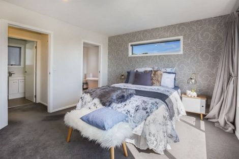 Photo of property in 58a Kahu Road, Paremata, Porirua, 5024