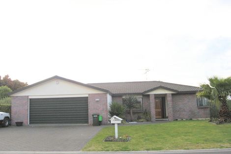 Photo of property in 4 Checketts Place, Papamoa Beach, Papamoa, 3118