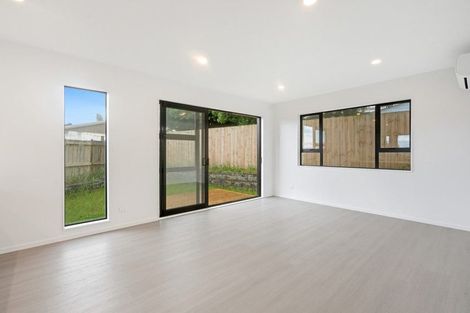 Photo of property in 43d Fitzherbert Avenue, West Harbour, Auckland, 0618