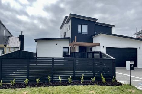 Photo of property in 32 Queen Charlotte Drive, Aotea, Porirua, 5024