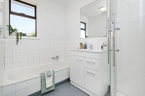 Photo of property in 22 Franklyn Road, Tawa, Wellington, 5028