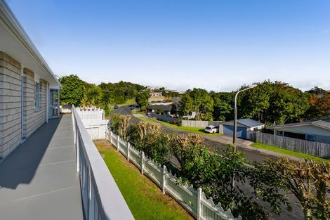 Photo of property in 51 Cumberland Street, Merrilands, New Plymouth, 4312