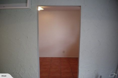 Photo of property in 140 Akaroa Drive, Maupuia, Wellington, 6022