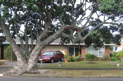 Photo of property in 2/35 Lynwood Road, New Lynn, Auckland, 0600