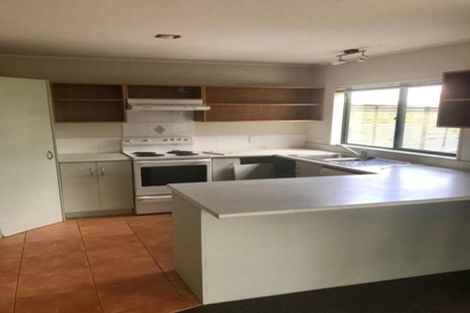 Photo of property in 60 Cobham Crescent, Kelston, Auckland, 0602