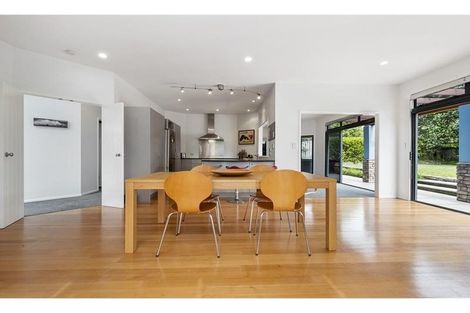 Photo of property in 17 Scarlet Oak Drive, Schnapper Rock, Auckland, 0632