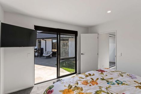 Photo of property in 15 Evelyn Crescent, Marshland, Christchurch, 8083