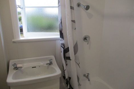 Photo of property in 19 Queenwood Road, Levin, 5510