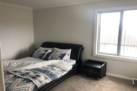 Photo of property in 4 Colliston Rise, Pinehill, Auckland, 0632