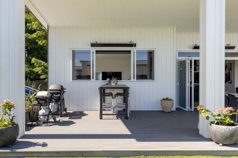 Photo of property in 9 Washingtonia Way, Omokoroa, 3114