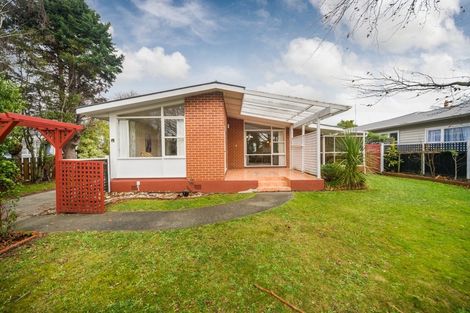 Photo of property in 22 Surrey Crescent, Hokowhitu, Palmerston North, 4410