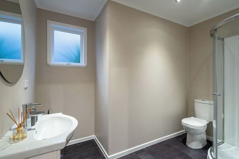 Photo of property in 16 St Peters Street, Northcote, Auckland, 0627