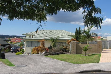 Photo of property in 27 Vermeer Place, West Harbour, Auckland, 0618