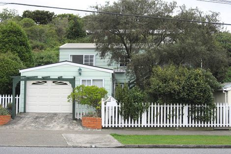 Photo of property in 6a Hawthorn Crescent, Stokes Valley, Lower Hutt, 5019