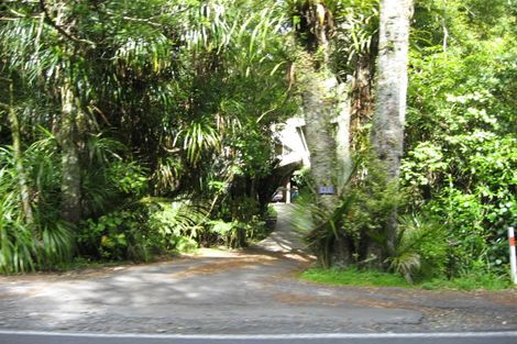 Photo of property in 931 West Coast Road, Waiatarua, Auckland, 0604