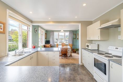 Photo of property in 130 Stokes Valley Road, Stokes Valley, Lower Hutt, 5019