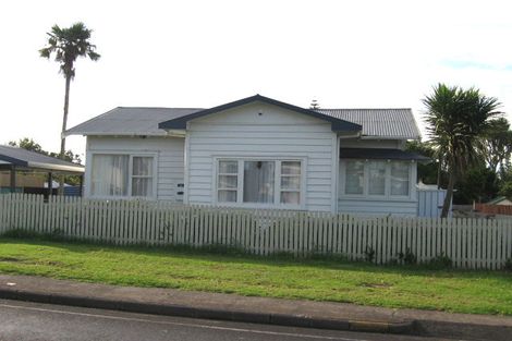 Photo of property in 74 Wharf Road, Te Atatu Peninsula, Auckland, 0610