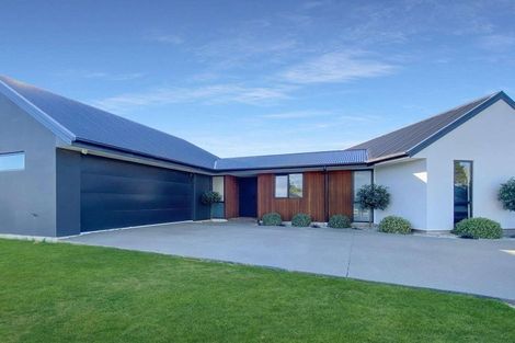 Photo of property in 15 Evelyn Crescent, Marshland, Christchurch, 8083