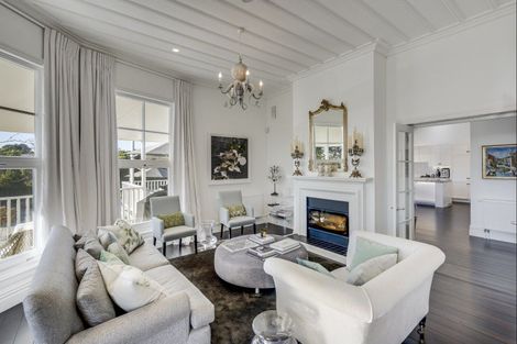 Photo of property in 59 Busby Hill, Havelock North, 4130