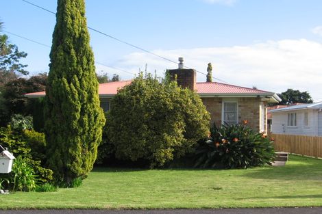 Photo of property in 4 Barberry Lane, Te Atatu Peninsula, Auckland, 0610