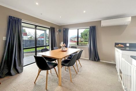 Photo of property in 9 Cargill Grove, Kelvin Grove, Palmerston North, 4414