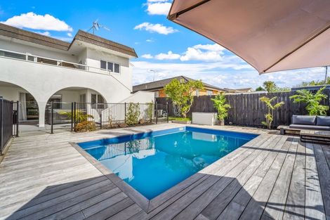 Photo of property in 2 Hardley Avenue, Tindalls Beach, Whangaparaoa, 0930