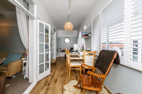 Photo of property in Devonport Apartments, 5/127 Saint Aubyn Street, New Plymouth, 4310