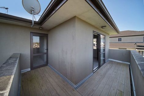 Photo of property in 20 Fairchild Avenue, Goodwood Heights, Auckland, 2105