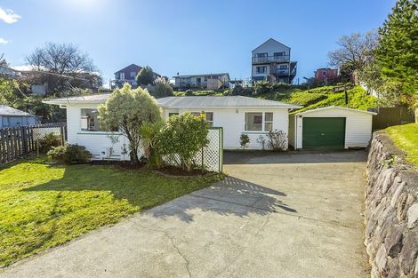 Photo of property in 39 Vista Crescent, Maoribank, Upper Hutt, 5018