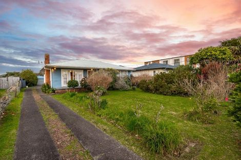 Photo of property in 7 Abbotleigh Avenue, Te Atatu Peninsula, Auckland, 0610
