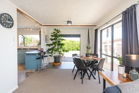 Photo of property in 32 Suzanne Grove, Kelvin Grove, Palmerston North, 4414