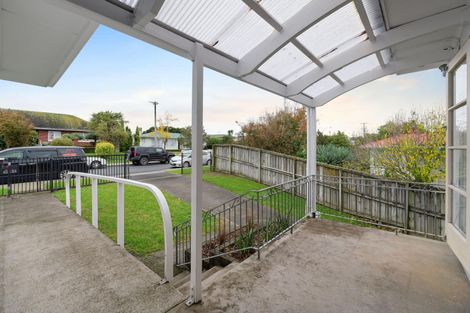 Photo of property in 16 Sylvan Crescent, Te Atatu South, Auckland, 0610