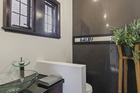 Photo of property in 323 The Terrace, Te Aro, Wellington, 6011