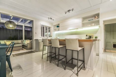 Photo of property in 5 Turnbull Road, Narrow Neck, Auckland, 0624