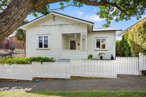 Photo of property in 8 Puriri Street, Helensville, 0800