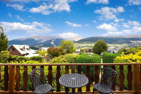 Photo of property in 6 Sequoia Place, Kelvin Heights, Queenstown, 9300