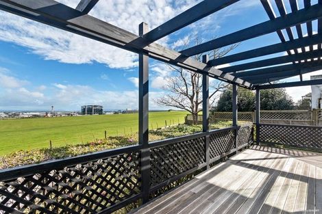 Photo of property in 16a Wilisa Rise, Goodwood Heights, Auckland, 2105