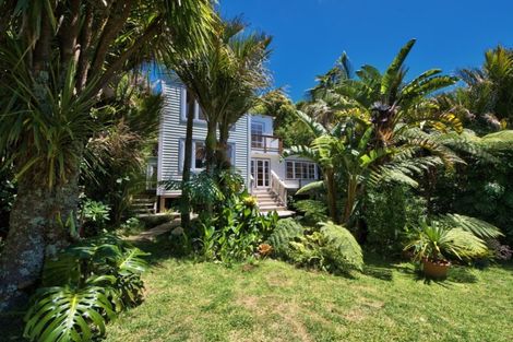 Photo of property in 17 Rayner Road, Piha, New Lynn, 0772