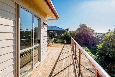 Photo of property in 39 Rutherford Drive, Waikanae Beach, Waikanae, 5036