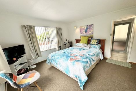 Photo of property in 8 Divich Avenue, Te Atatu South, Auckland, 0610