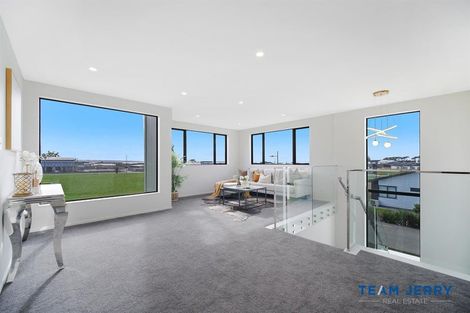 Photo of property in 1 Korowhiti Road, Clarks Beach, 2122