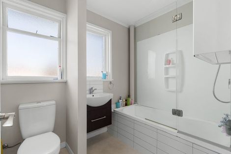 Photo of property in 14 Earnslaw Crescent, Bryndwr, Christchurch, 8053