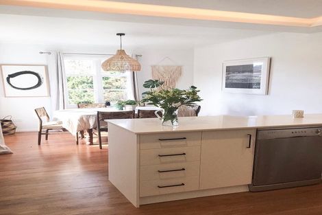 Photo of property in 17 Fairmount Road, Titirangi, Auckland, 0604