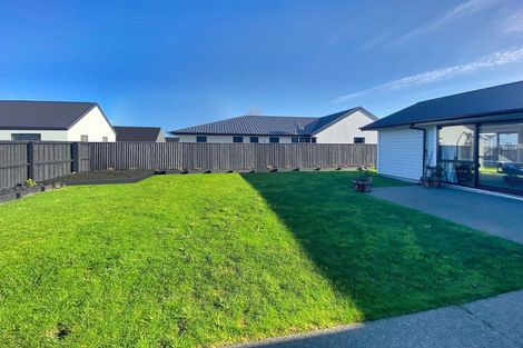 Photo of property in 11 Saint James Place, Rangiora, 7400